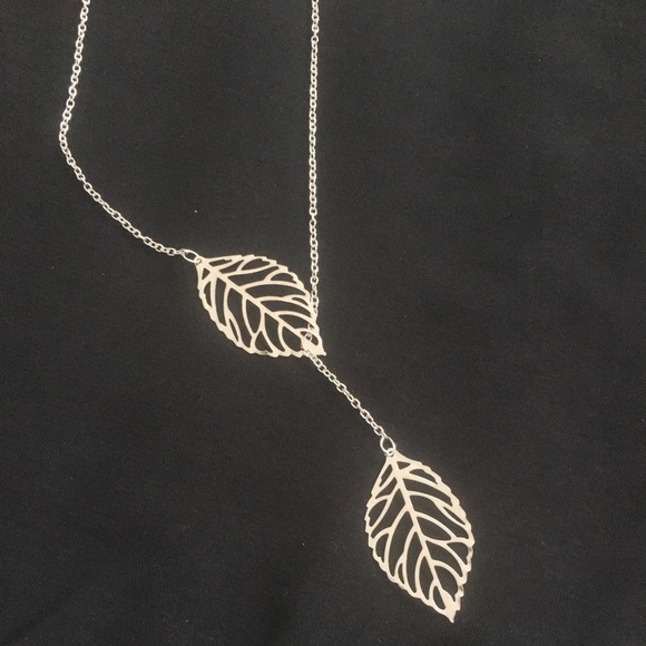 Gorgeous Leaf Necklace NWT - Picture 2 of 3